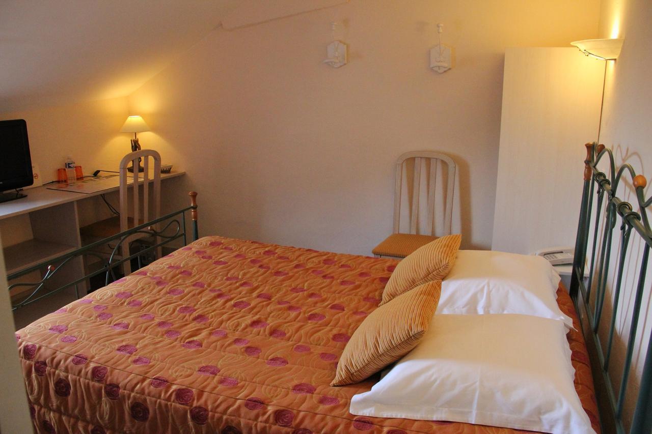 L'Amphitryon Hotel Coudray  Екстериор снимка