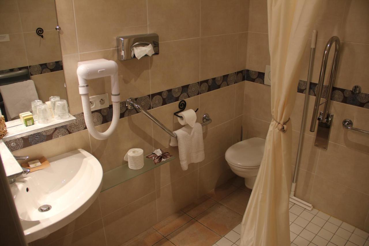 L'Amphitryon Hotel Coudray  Екстериор снимка